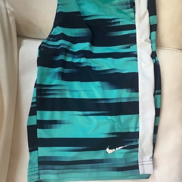 Nike boys athletic shorts size YXL - Picture 3 of 3